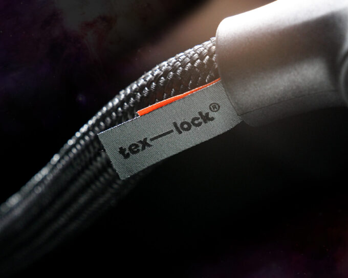 ART-Webetikett mit Markennamen am schwarzen tex-lock orbit Seilschloss