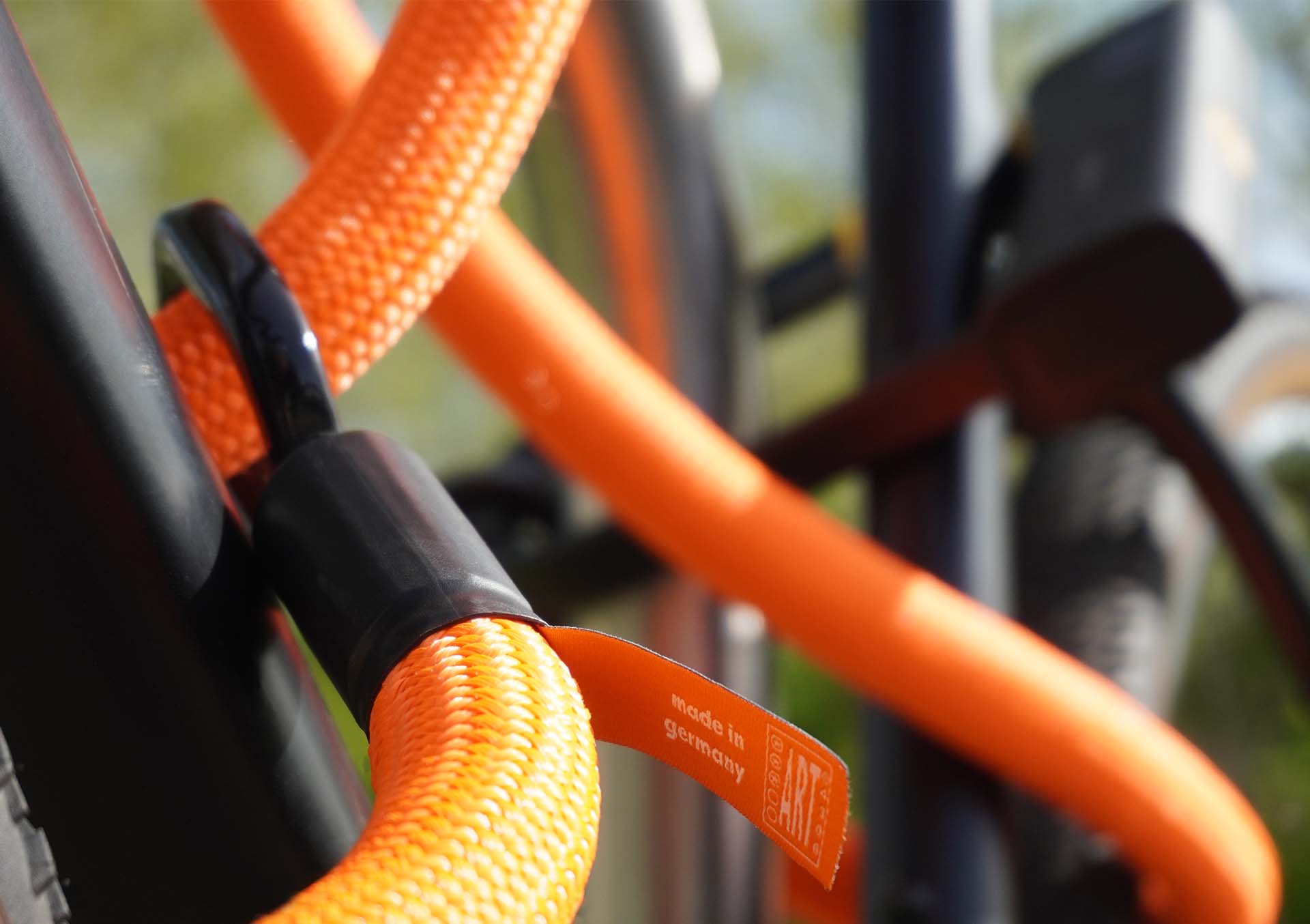 eyelet 160 cm D-lock acid orange close blurry