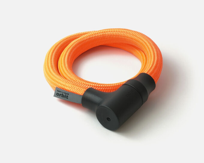 tex–lock orbit in acid orange, ineinander gewickelt und verschlossen