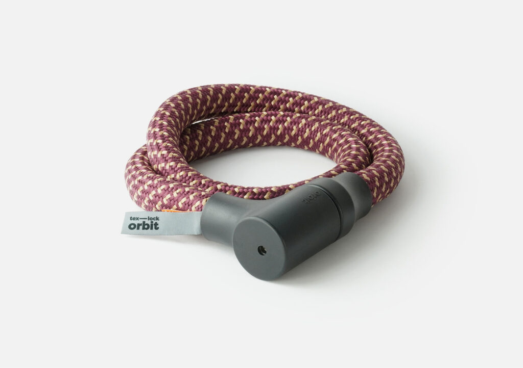 tex–lock orbit in chateau red, ineinander gewickelt und verschlossen