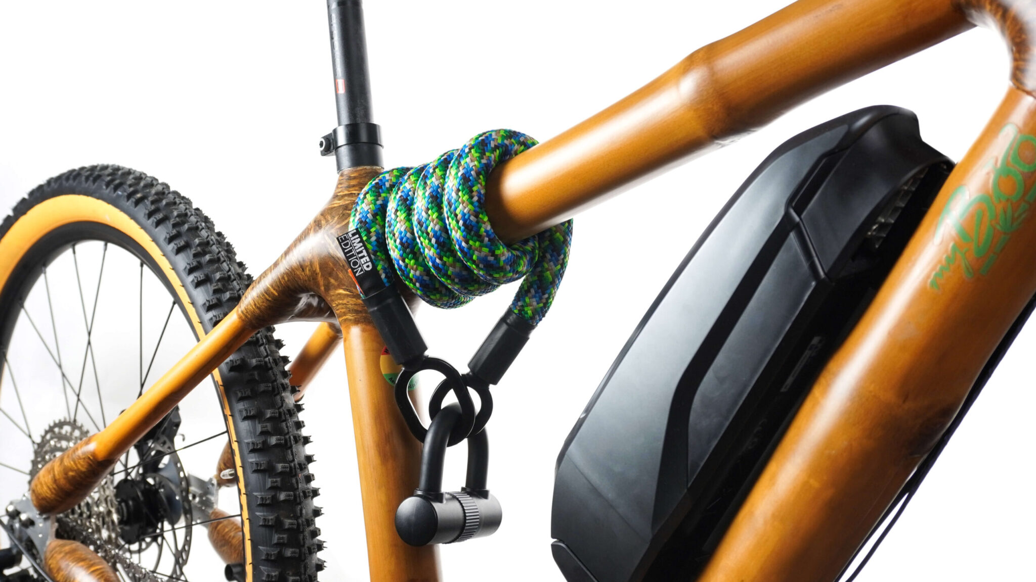 tex–lock eyelet neon earth um Oberrohr von myboo E-Bike gewickelt mit U-Lock