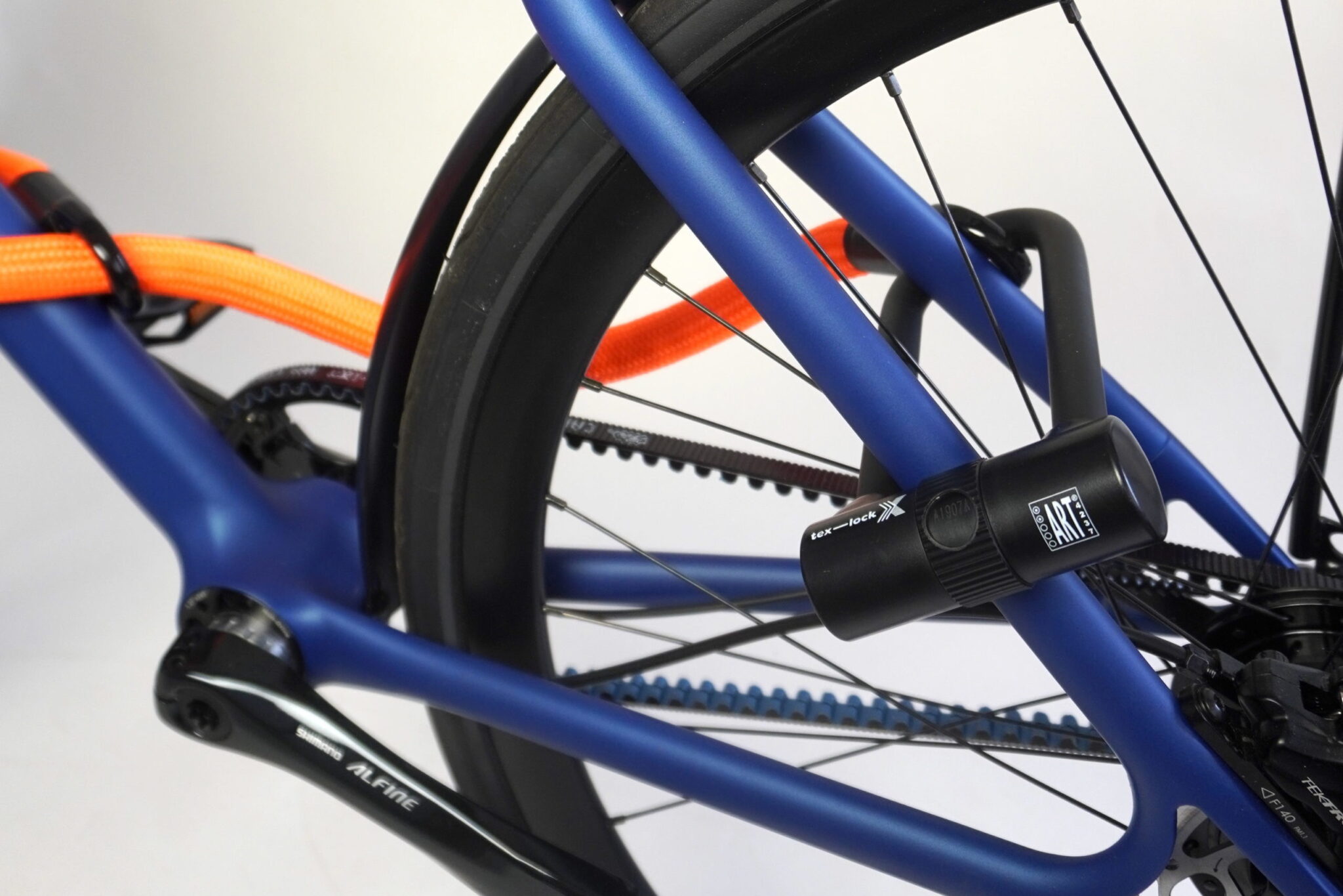 X-lock close blue bike eyelet orange